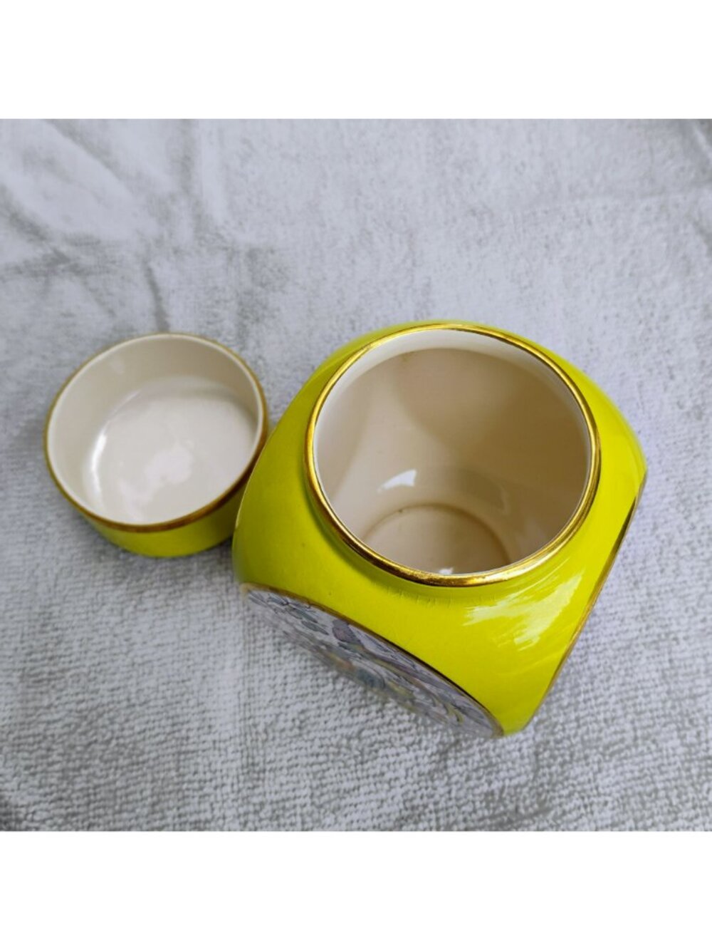 Carlton Ware Yellow Lidded Ginger Jar, Bird Fruit Design Made In England 5" - Picture 4 of 9